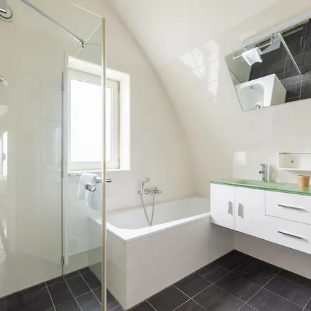 Holiday home Holiday Home De Zeeparel