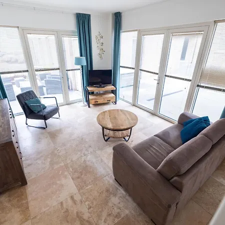 Holiday Home De Zeeparel *