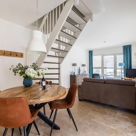 Holiday Home De Zeeparel Holiday home