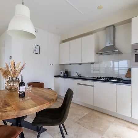 Holiday Home De Zeeparel Holiday home