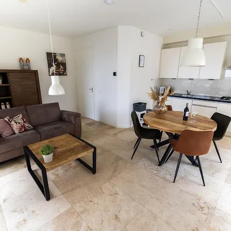 Holiday Home De Zeeparel *