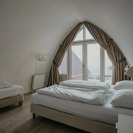 Holiday home Holiday Home De Zeeparel By Interhome *