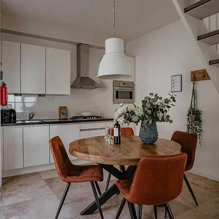 Holiday home Holiday Home De Zeeparel By Interhome