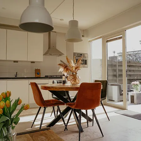 Holiday home Holiday Home De Zeeparel By Interhome *