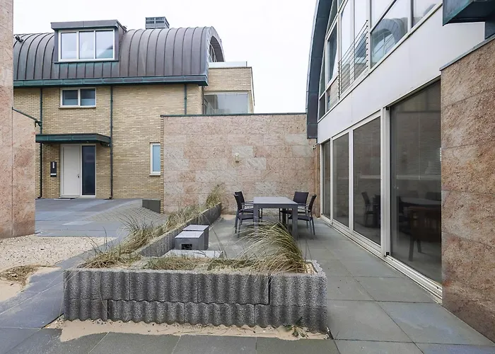 Holiday home Holiday Home De Zeeparel By Interhome