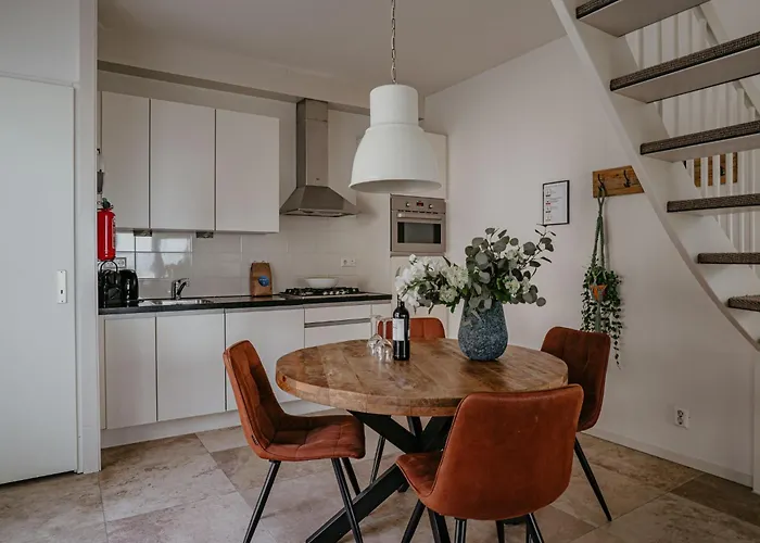 Holiday home Holiday Home De Zeeparel By Interhome