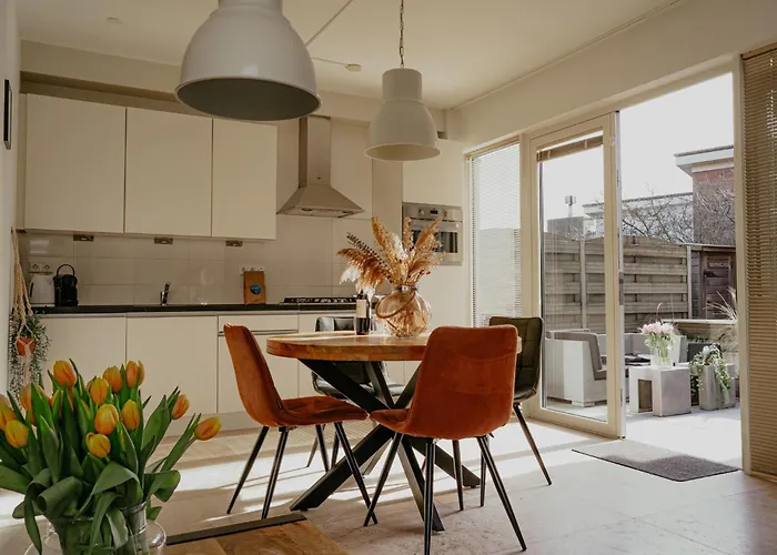 Holiday home Holiday Home De Zeeparel By Interhome *