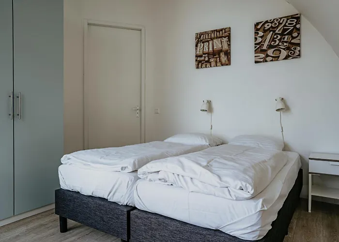 Holiday home Holiday Home De Zeeparel By Interhome *